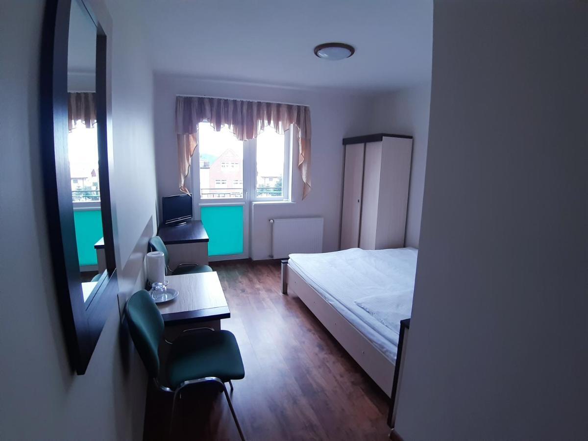 Hotel Caliente / Ozzy Unieście Esterno foto